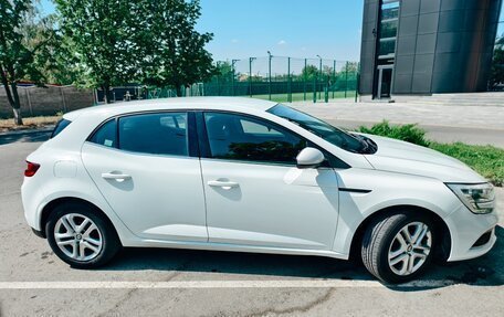 Renault Megane IV, 2017 год, 1 650 000 рублей, 4 фотография