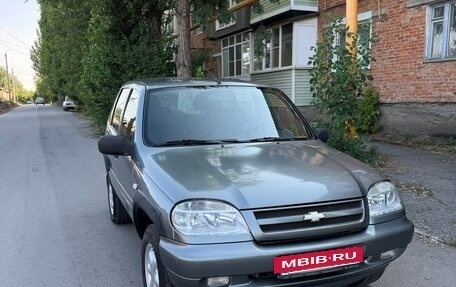Chevrolet Niva I рестайлинг, 2004 год, 375 000 рублей, 21 фотография