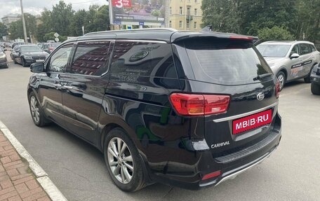 KIA Carnival III, 2018 год, 2 299 000 рублей, 6 фотография