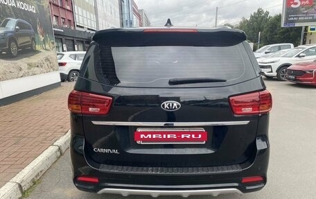 KIA Carnival III, 2018 год, 2 299 000 рублей, 5 фотография