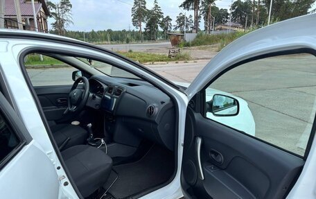 Renault Logan II, 2015 год, 500 000 рублей, 6 фотография