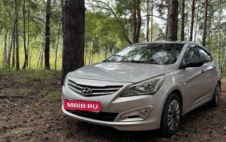 Hyundai Solaris II рестайлинг, 2015 год, 1 150 000 рублей, 2 фотография