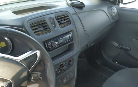Renault Logan II, 2019 год, 625 000 рублей, 7 фотография