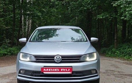 Volkswagen Jetta VI, 2015 год, 1 299 000 рублей, 2 фотография