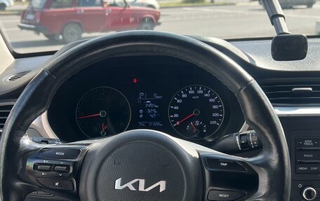 KIA Rio IV, 2022 год, 1 640 000 рублей, 10 фотография