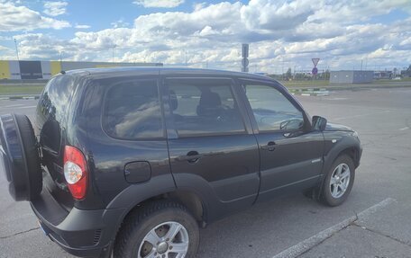 Chevrolet Niva I рестайлинг, 2017 год, 710 000 рублей, 3 фотография