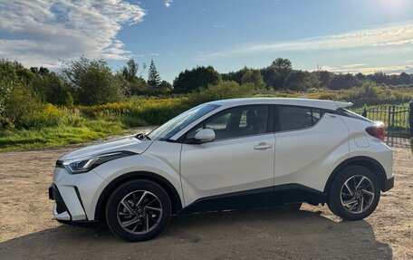 Toyota C-HR I рестайлинг, 2023 год, 3 500 000 рублей, 5 фотография