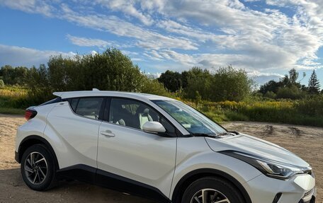 Toyota C-HR I рестайлинг, 2023 год, 3 500 000 рублей, 7 фотография