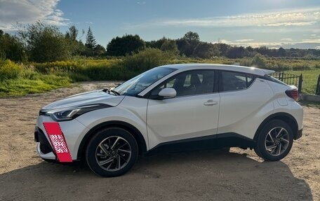 Toyota C-HR I рестайлинг, 2023 год, 3 500 000 рублей, 4 фотография