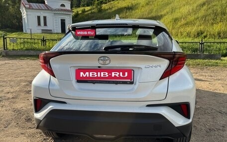 Toyota C-HR I рестайлинг, 2023 год, 3 500 000 рублей, 6 фотография