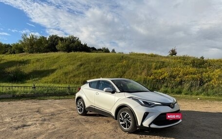 Toyota C-HR I рестайлинг, 2023 год, 3 500 000 рублей, 2 фотография