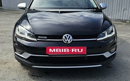 Volkswagen Golf VII, 2017 год, 1 885 700 рублей, 2 фотография