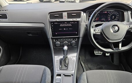 Volkswagen Golf VII, 2017 год, 1 885 700 рублей, 17 фотография