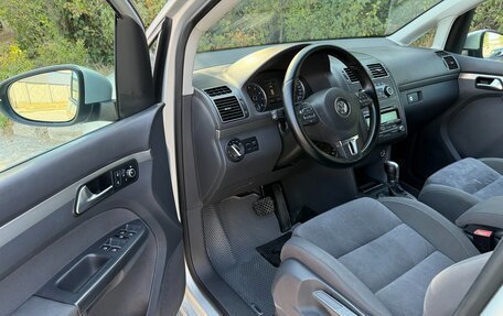 Volkswagen Touran III, 2011 год, 1 097 000 рублей, 26 фотография