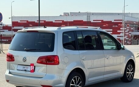 Volkswagen Touran III, 2011 год, 1 097 000 рублей, 24 фотография