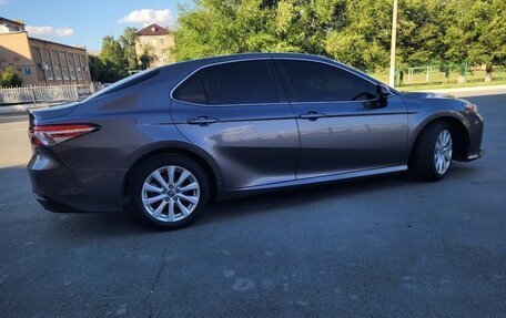 Toyota Camry, 2018 год, 2 250 000 рублей, 5 фотография