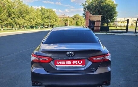 Toyota Camry, 2018 год, 2 250 000 рублей, 6 фотография