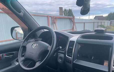 Toyota Land Cruiser Prado 120 рестайлинг, 2005 год, 2 350 000 рублей, 6 фотография