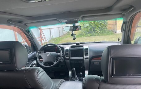 Toyota Land Cruiser Prado 120 рестайлинг, 2005 год, 2 350 000 рублей, 10 фотография