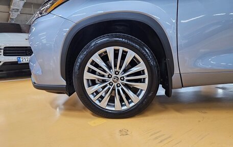Toyota Highlander, 2023 год, 5 730 000 рублей, 7 фотография
