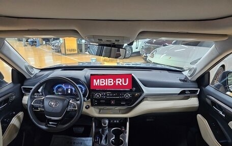 Toyota Highlander, 2023 год, 5 730 000 рублей, 12 фотография