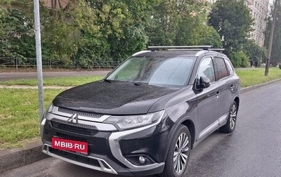 Mitsubishi Outlander III рестайлинг 3, 2020 год, 2 800 000 рублей, 1 фотография
