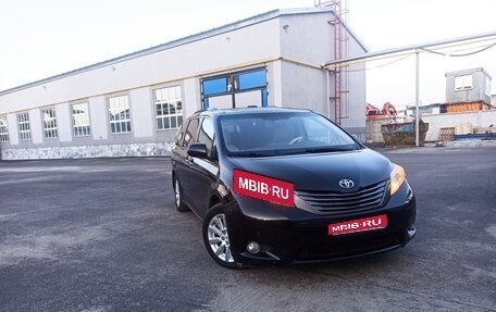 Toyota Sienna III, 2012 год, 1 950 000 рублей, 1 фотография