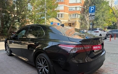 Toyota Camry, 2022 год, 3 490 000 рублей, 2 фотография