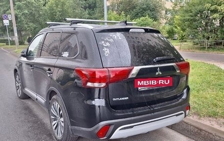 Mitsubishi Outlander III рестайлинг 3, 2020 год, 2 800 000 рублей, 2 фотография