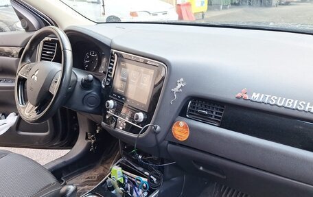 Mitsubishi Outlander III рестайлинг 3, 2020 год, 2 800 000 рублей, 5 фотография