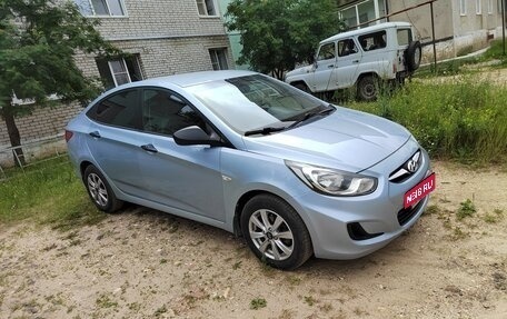 Hyundai Solaris II рестайлинг, 2011 год, 600 000 рублей, 1 фотография
