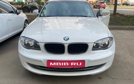 BMW 1 серия, 2011 год, 980 000 рублей, 6 фотография