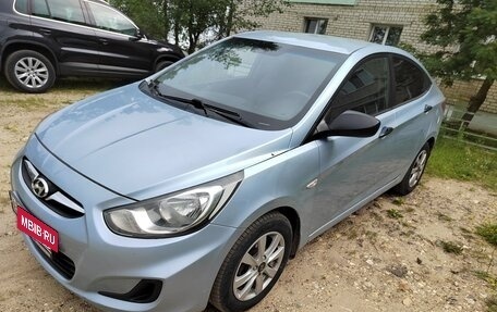Hyundai Solaris II рестайлинг, 2011 год, 600 000 рублей, 3 фотография