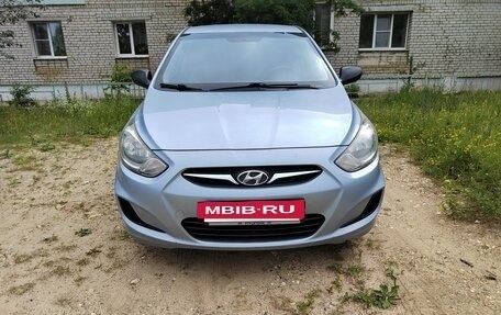 Hyundai Solaris II рестайлинг, 2011 год, 600 000 рублей, 2 фотография
