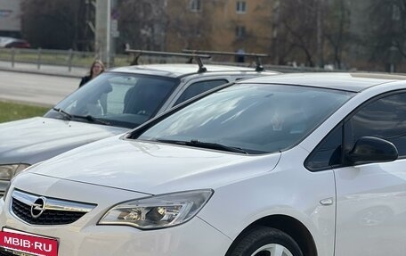 Opel Astra J, 2011 год, 733 333 рублей, 1 фотография