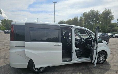 Honda Stepwgn IV, 2015 год, 1 700 000 рублей, 2 фотография