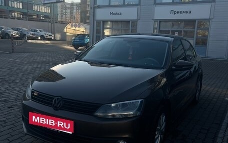 Volkswagen Jetta VI, 2011 год, 1 190 000 рублей, 2 фотография