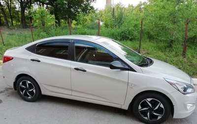 Hyundai Solaris II рестайлинг, 2015 год, 900 000 рублей, 1 фотография