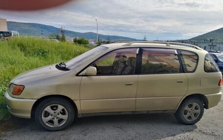 Toyota Ipsum II, 2001 год, 550 000 рублей, 3 фотография