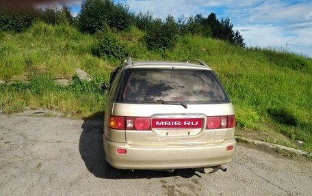 Toyota Ipsum II, 2001 год, 550 000 рублей, 2 фотография