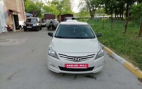 Hyundai Solaris II рестайлинг, 2015 год, 900 000 рублей, 3 фотография