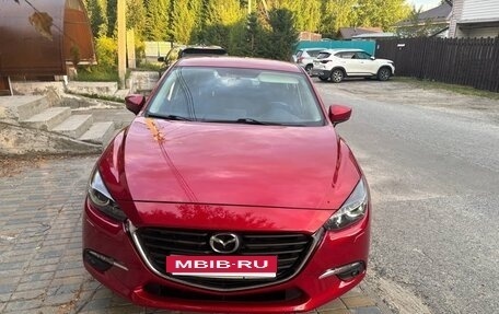 Mazda 3, 2018 год, 1 600 000 рублей, 2 фотография
