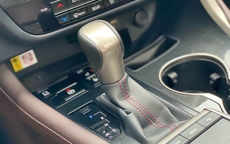 Lexus RX IV рестайлинг, 2020 год, 4 500 000 рублей, 8 фотография