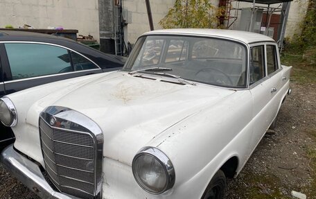 Mercedes-Benz W110 Second Series, 1965 год, 1 000 000 рублей, 1 фотография