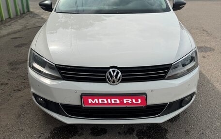 Volkswagen Jetta VI, 2014 год, 1 050 000 рублей, 1 фотография