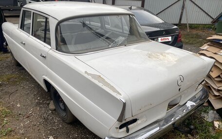 Mercedes-Benz W110 Second Series, 1965 год, 1 000 000 рублей, 7 фотография
