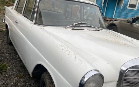 Mercedes-Benz W110 Second Series, 1965 год, 1 000 000 рублей, 6 фотография