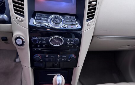 Infiniti QX70, 2016 год, 2 790 000 рублей, 11 фотография
