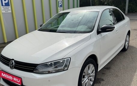Volkswagen Jetta VI, 2014 год, 1 050 000 рублей, 2 фотография
