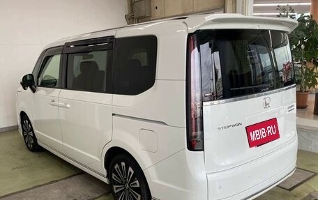 Honda Stepwgn, 2022 год, 2 014 000 рублей, 2 фотография
